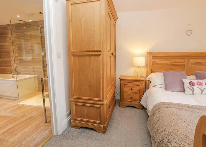 Holly Tree * コニストン